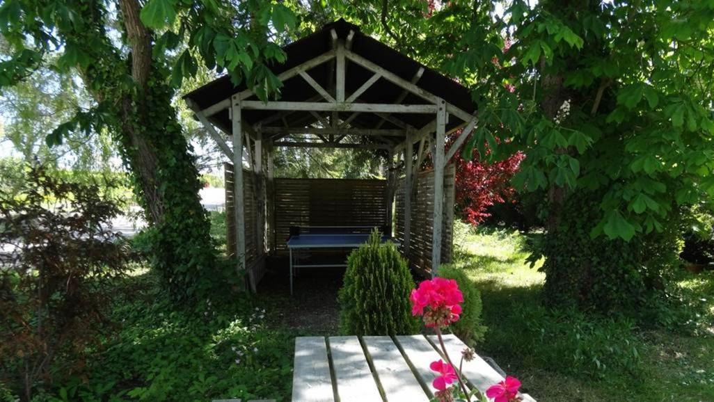 Au Retour Du Lac Ardres Екстер'єр фото